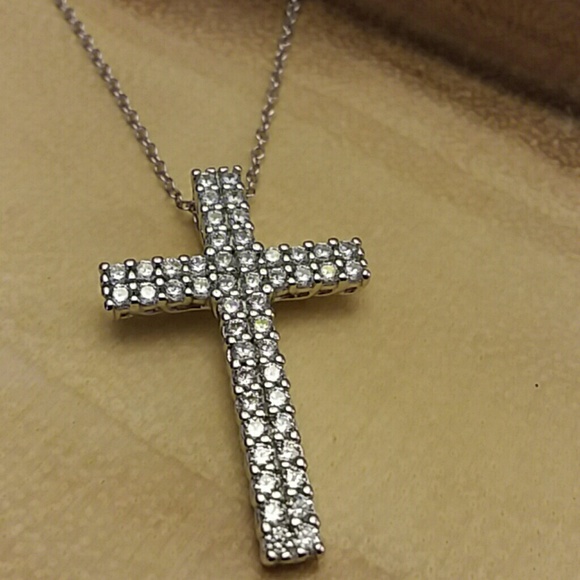BEAUTIFUL CROSS NECKLACE - Picture 5 of 8